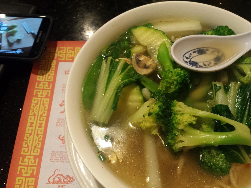 HomicidalKaci's tweet photo. Veggie noodle soup and watching my friend @BabsGarrard on #FreakySweets on #FoodNetwork. https://t.co/7N893OdEQi