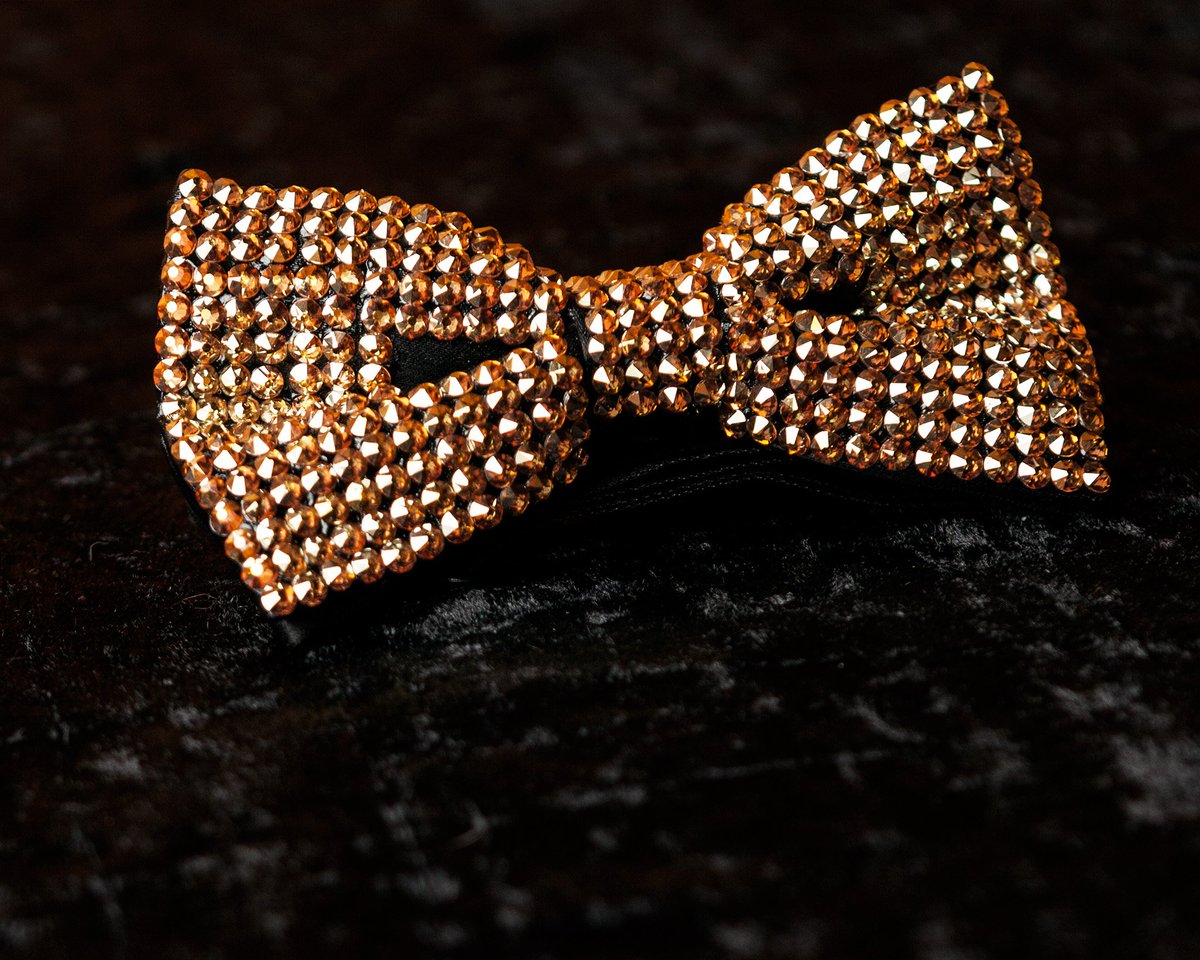 hautecollar's tweet photo. GOLD!  (gold) “Always believe in your soul!" #Rhinestoneneckwear #YourNeckIsNaked #Swarovski #bowtie #SpandauBallet https://t.co/T0bGD1mPw6