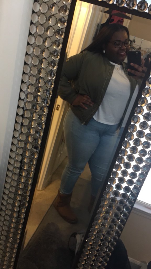 peaches_monroee's tweet photo. @majuicee @artificiallyred Your favorite pillow in human form 😛🤘🏾 #TeamPlusSize https://t.co/z54j9KhK6Z