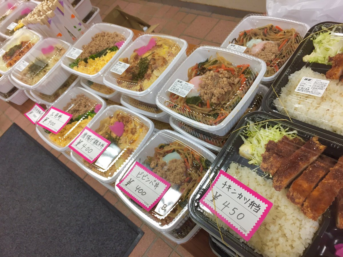 ragret2291's tweet photo. こんにちは！
みなさん、選挙行きましたかー？私は大雨のなか投票をしてから、法政大学の学祭のライブに行ってきました🤘🏻
今日も8.10.11.17号館でお弁当販売してます！是非どうぞ💯 https://t.co/UqNQivM0Te