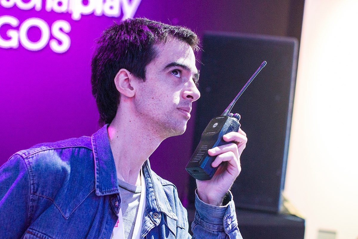 LionelCamp's tweet photo. Comunicándome con Hans Gruber en Capcom Pro Tour Argentina 2016. #CPT2016 #Capcom #SFV #Gaming #DieHard https://t.co/IW8TKEDLZS