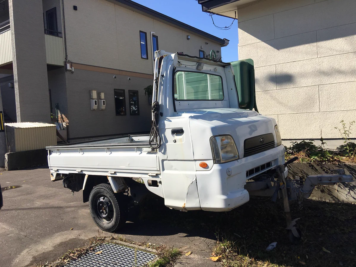 この車は一体どうなっているの？不思議すぎる軽トラが北海道で発見されるｗｗｗ