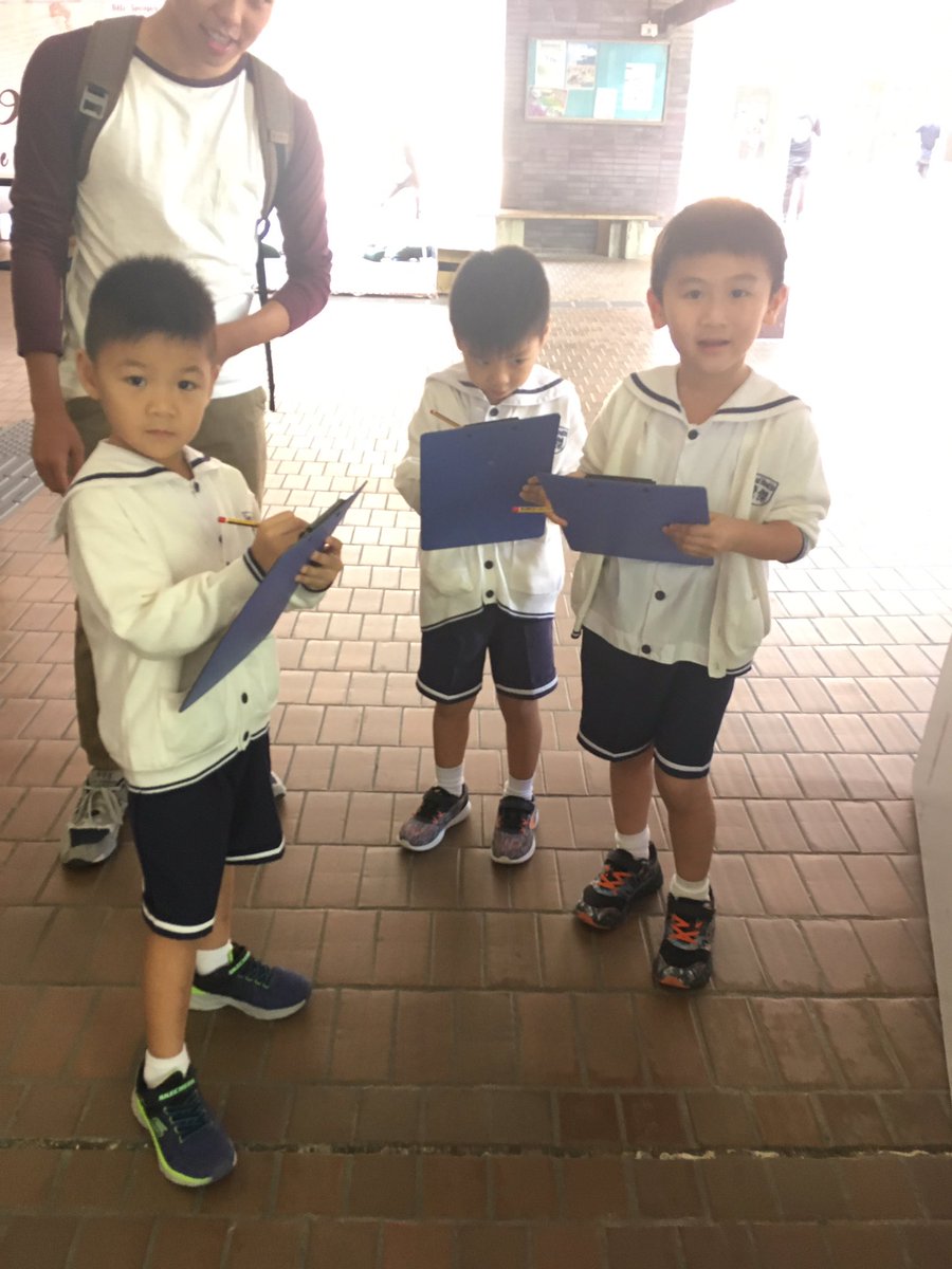 cmelyang's tweet photo. Seen at HKU - lil beans interviewing passerby. Journalists in the making #Jmsc https://t.co/NBXFkFdXpr