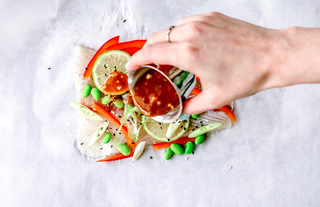 Killing_Thyme's tweet photo. Happy #BarraMonday! Bring #thebetterfish to your meal rotation w this 20 min soy + ginger fish en papillote. #ad https://t.co/Sg9auegy0S https://t.co/XxeNUrHdBT