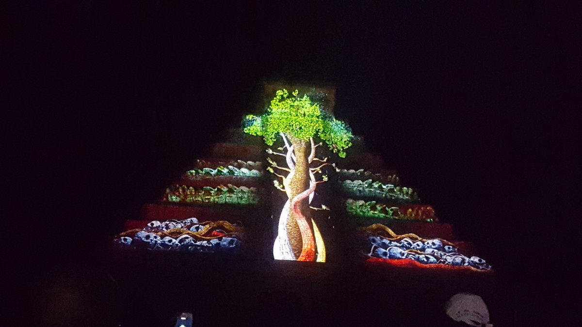 dayana_alpizar's tweet photo. Show's night Chichen-Itza... 🙏💞 👏 👌
#chichenitza #yucatan #nomasgodinez #MktDigFca https://t.co/4ScPjRuZ3d