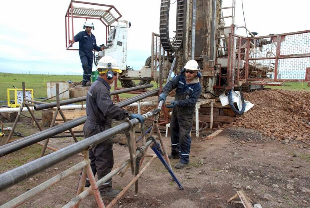 elpaisuy's tweet photo. HIDROCARBUROS EN URUGUAY: Petrel calificó de "modesto" el hallazgo de petróleo en Uruguay https://t.co/iAqt8yIdcH https://t.co/4UMkN3LYDn