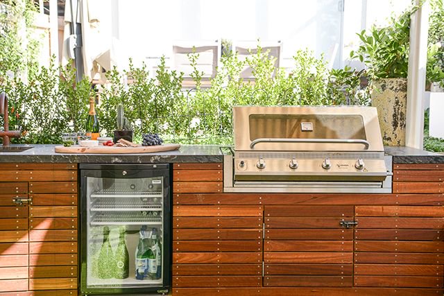 StylishGardens's tweet photo. Very stylish timber kitchen! #StylishGardens #outdoordining #outdoorentertaining #Stanmore https://t.co/hwzJdunKNk