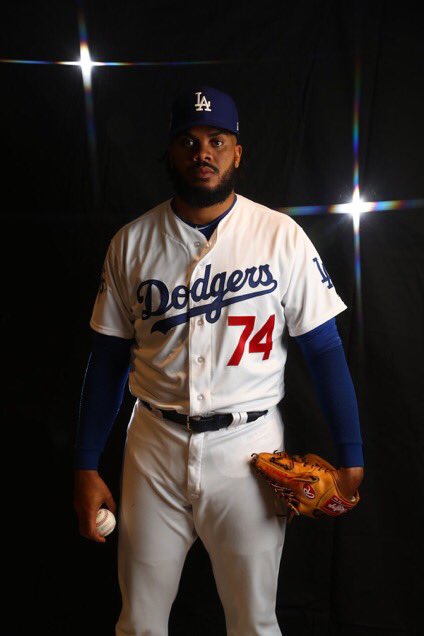 kenleyjansen74's tweet photo. Picture day #WSPortrait #WorldSeries @mlb @Dodgers #ThisTeam 📷✨ https://t.co/Q2mojbKTAe