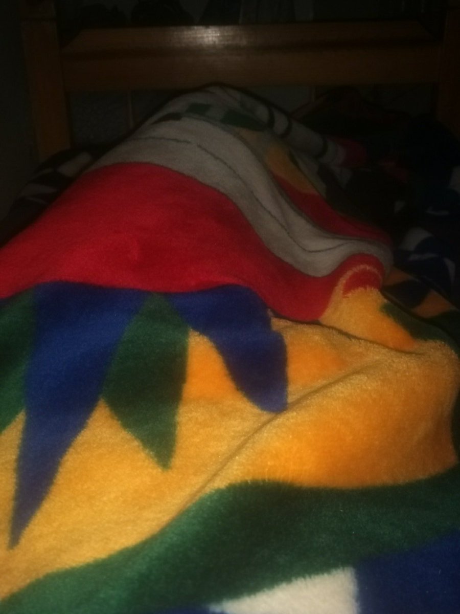 agustindj99's tweet photo. @RemiLedo99 @Ayeelenpereiira Me quede manija y me acosté en la cama de mi hermano, maginense https://t.co/hCw6VRw2QD