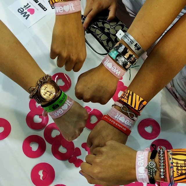 nikkihammel86's tweet photo. Friendship hair ties at #SocialCon. We're making them a thing. https://t.co/uv0yGjff1e