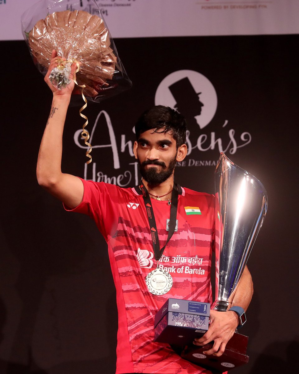 iranasodhi's tweet photo. Proud moment for India as #KidambiSrikanth wins #DenmarkOpenSS title,beating Korea's Lee Hyun-II in JUST 25 mins. God Bless You @srikidambi https://t.co/r3P4ijm5pL
