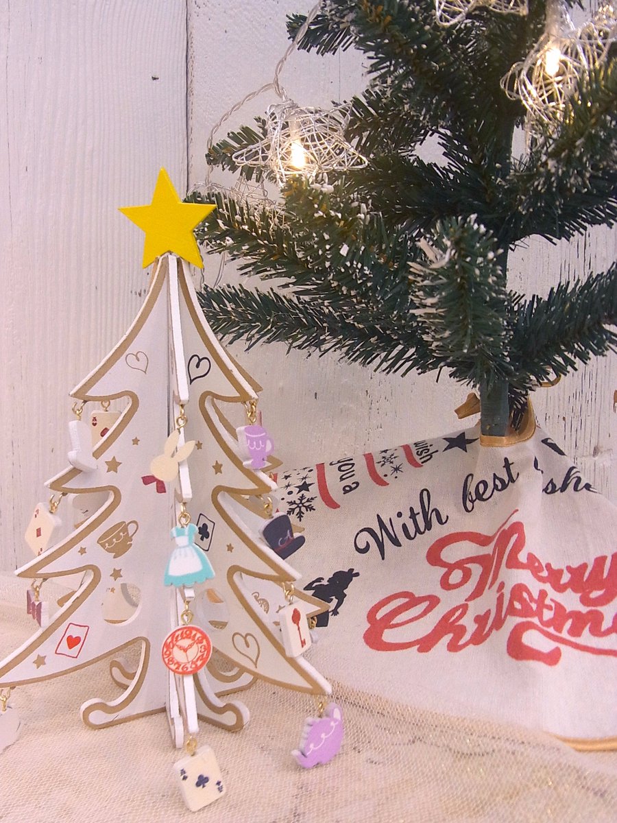3coinsスリーコインズ 公式 On Twitter New Mdfシリーズ Xmasツリー グリーン アリス トレイン ツリー トレインセット 各 300 税 定番クリスマスアイテム 組み立て式なので収納にも困りません 今年はトレインとのセットも登場 他にも色々 Https T