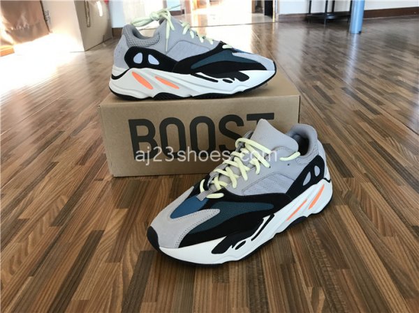 Official_Kider's tweet photo. Yeezy 700 boost 😍😍 https://t.co/k6nob9KWBo