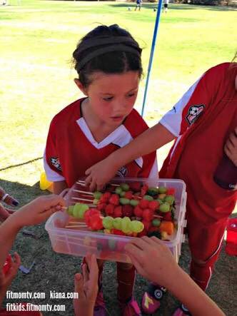 anzjph's tweet photo. What happens when coaches offer hlthy snacks at training? https://t.co/RaVJAqF4ZH @Prof_Nicholson @AlexDonaldson13 _PHAA_ @guardian_sport https://t.co/sR67yThk54