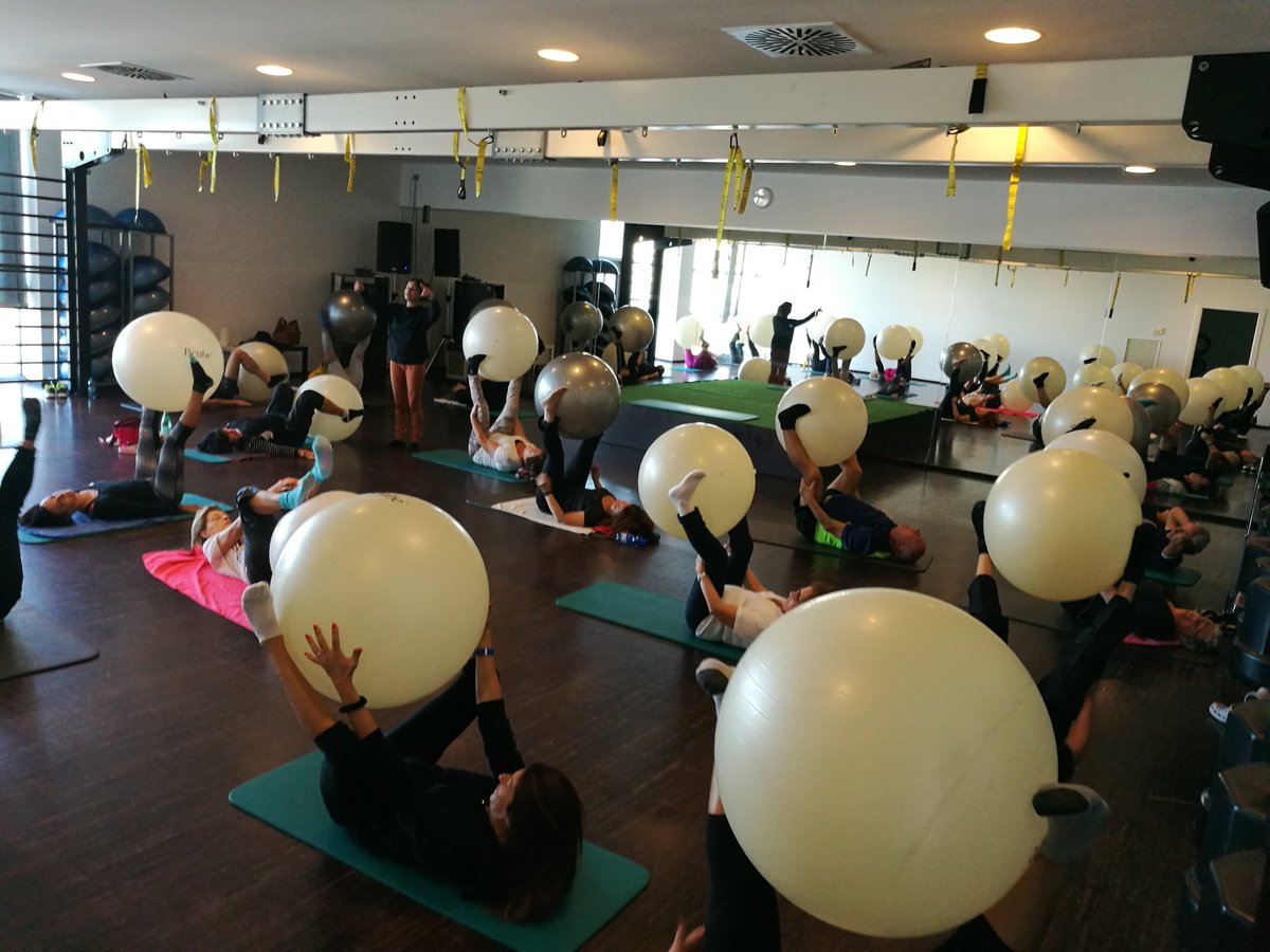 mbolletti's tweet photo. #pilates corso 9,45 con Sara #full #posturaltraining #coretraining https://t.co/swrv5iOjon