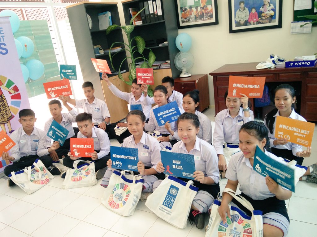 UNFPALaoPDR's tweet photo. Kids in the #OpenUNHouse for #UNDay!! In the midst of a charades game related to health and future dreams with #WHO, #UNAIDS and #UNFPA https://t.co/0wrpcnYW2S