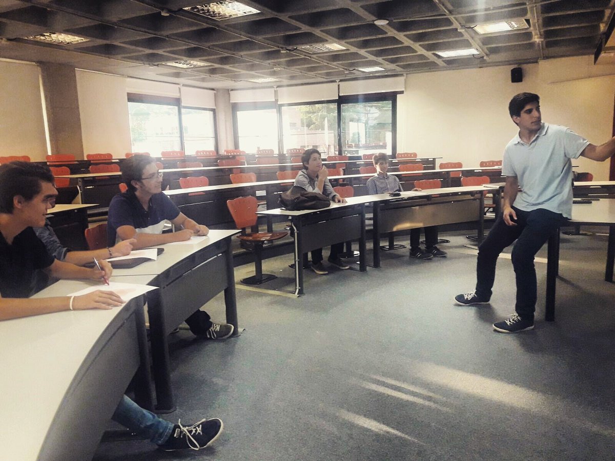 ClubBalandrau's tweet photo. 👔🎓 Dissabte passat vam fer un workshop d'orientació universitària i professional amb el #BaccalaureateProgram a la @uicbarcelona! #Strategy https://t.co/pDjGGKMRpu