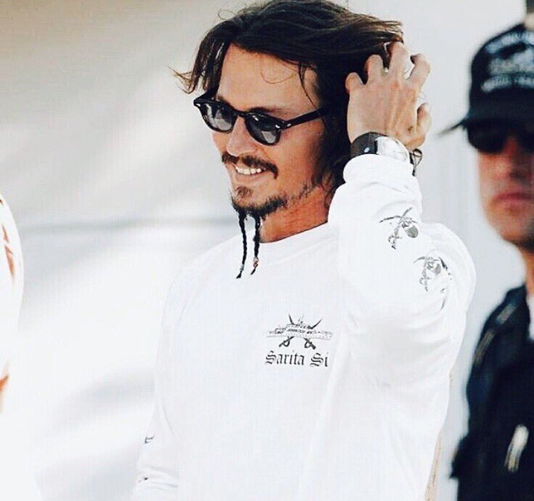 JohnnyDepp_Jack's tweet photo. Johnny Depp イケメン😍
#かっこいいと思ったらRT 
#見たらRT
#とりあえずRT https://t.co/GlNZHCJ52b