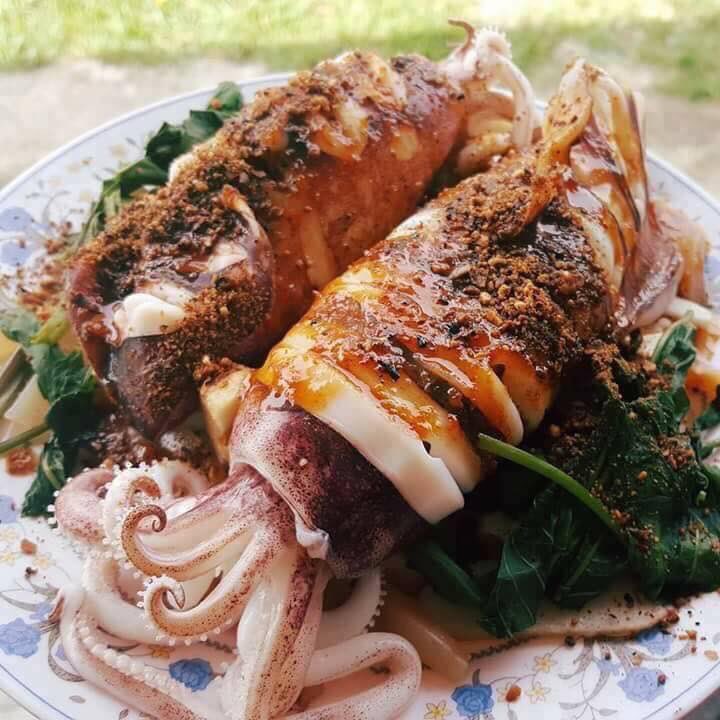 SukoJalan's tweet photo. Korang tgk ni 😂 kena g sini. Warung Hijau Rojak Sotong, Bt 19 3/4 Kg Durian Daun, Masjid Tanah, Melaka.

Tgk sotong dia, semua gemuk gemuk. https://t.co/I22wHCOGik