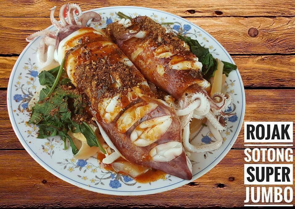 SukoJalan's tweet photo. Korang tgk ni 😂 kena g sini. Warung Hijau Rojak Sotong, Bt 19 3/4 Kg Durian Daun, Masjid Tanah, Melaka.

Tgk sotong dia, semua gemuk gemuk. https://t.co/I22wHCOGik