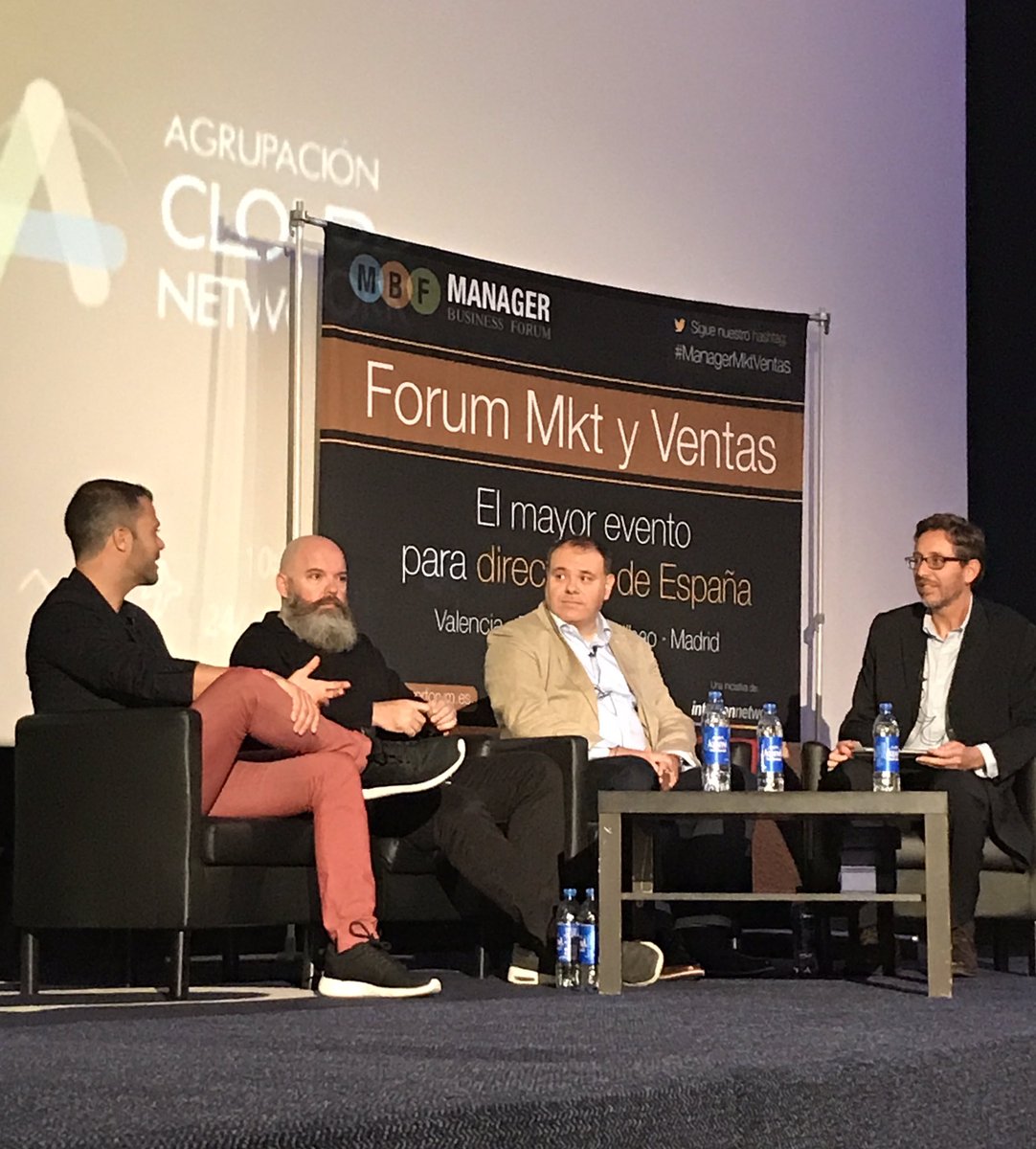 SrJCLORENZO's tweet photo. Panel de expertos sobre #DigitalAndMobile @CalvoConBarba @jesusolivermk @raulromeu en @Manager_Forum #Madrid #ManagerMkVentas 👉🏼📱👈🏼🔝 https://t.co/H7fhwFpedu