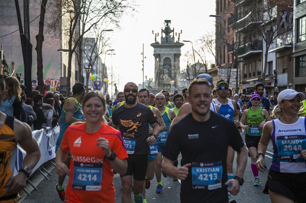 maratobarcelona's tweet photo. Cada paso cuenta, cada metro suma, cada kilómetro vale. 
Everything is decisive to reach the finish line of the #ZurichMaratoBCN https://t.co/PR8sxLgYMf