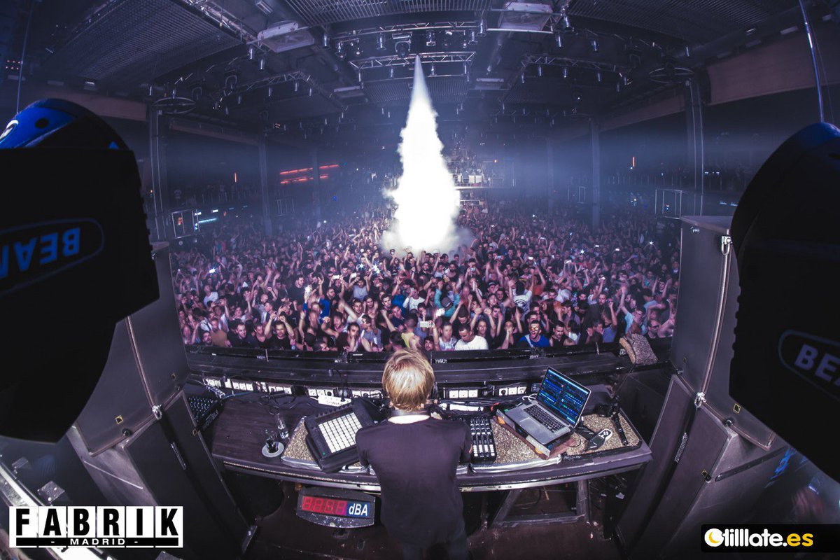 tilllatespain's tweet photo. Aquí tenéis a @richiehawtin reventando @fabrikdiscoteca en la #CODE125 ¿Quieres ver más fotos? https://t.co/AEBttMjWxq #techno https://t.co/r8hCQJHjzl