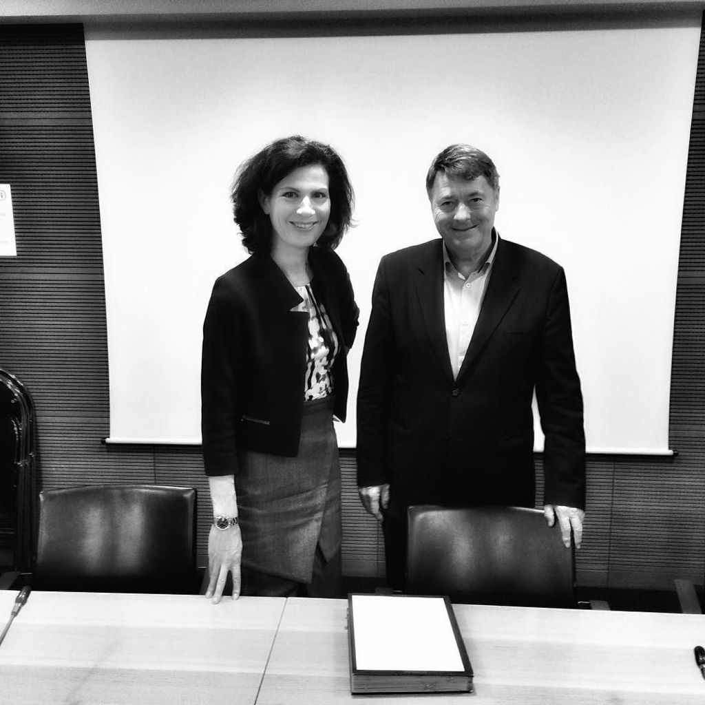 EntrepreneurGen's tweet photo. Signature convention de partenariat entre le @medef et @60000rebondsfr avec @dcarlach et Patrice Doublet #accompag… https://t.co/yixkUz3Tji https://t.co/wiD1L4wwwU