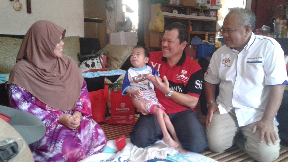 SSohaimishahada's tweet photo. Ziarah kasih di Selayang Pandang...@NajibRazak @Zahid_Hamidi @TengkuAdnanReal @AnnuarMusa @mynohomar https://t.co/UfLxOW3hOw