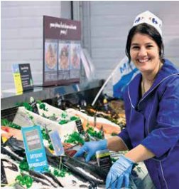 CarrefourGroup's tweet photo. #DidYouKnow that 100% of Carrefour #QualityLine Norwegian salmon is fed without #GMO ? #ResponsibleFishing🐟 https://t.co/mAONIslAcP https://t.co/nE9NKLII3u