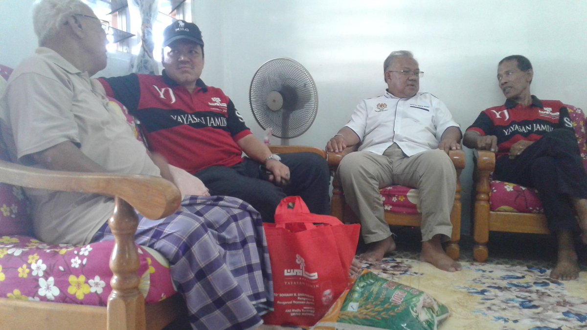 SSohaimishahada's tweet photo. Ziarah kasih di Selayang Pandang...@NajibRazak @Zahid_Hamidi @TengkuAdnanReal @AnnuarMusa @mynohomar https://t.co/UfLxOW3hOw
