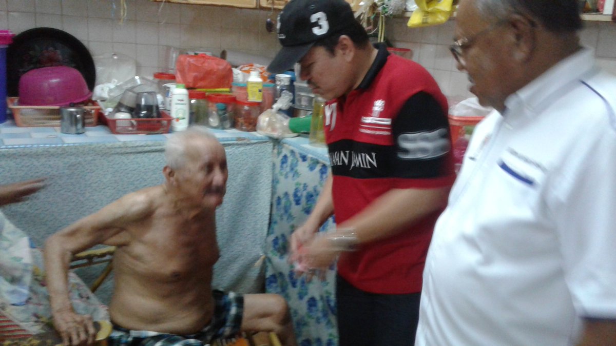 SSohaimishahada's tweet photo. Ziarah kasih di Selayang Pandang...@NajibRazak @Zahid_Hamidi @TengkuAdnanReal @AnnuarMusa @mynohomar https://t.co/UfLxOW3hOw