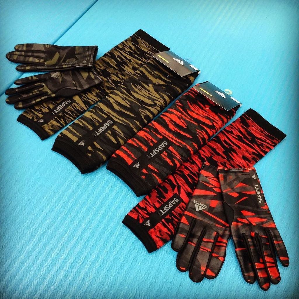 野球のライナースポーツ アディダスの防寒手袋 アームガード レッグウォーマーが入荷しました ライナースポーツ 野球 Baseball アディダス Adidas Adidasbaseball 防寒手袋 ウォームグローブ アームガード レッグウォーマー 入荷 新商品