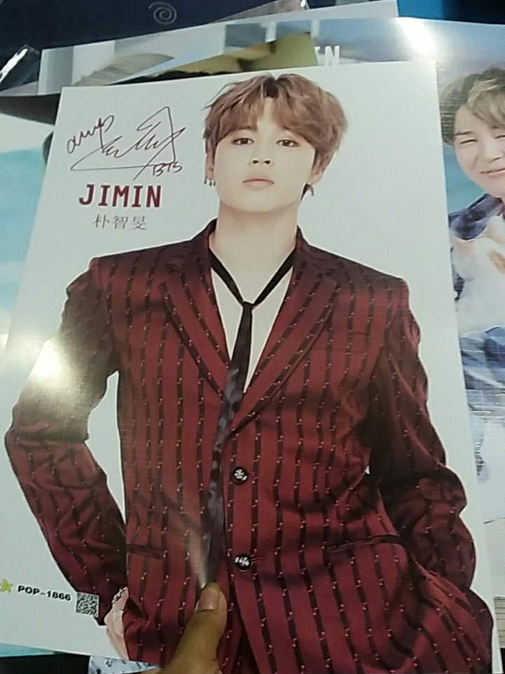 kseoul_pop's tweet photo. Who's going by October 29? @Riethym_ and @kseoul_pop will come! First 3 to find jaja will have 1 jimin poster! See you soon! https://t.co/j6UWuF4jrg