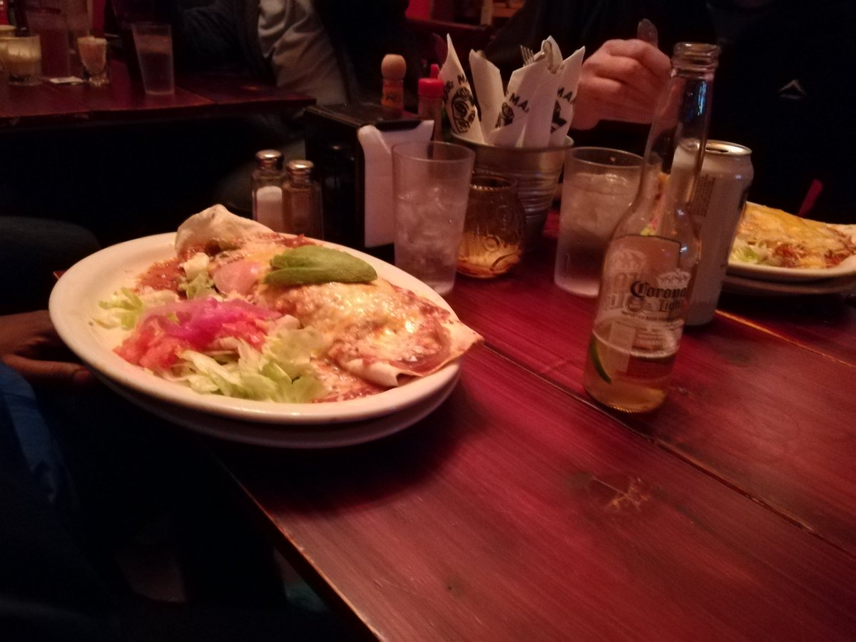 9853463673's tweet photo. 1st day and we go crazy after mexican food...#buritto #mexicanfood @GIBS_SA #GIBSMBAGLOBAL #WestCoastUSA https://t.co/48hOCKTiE6