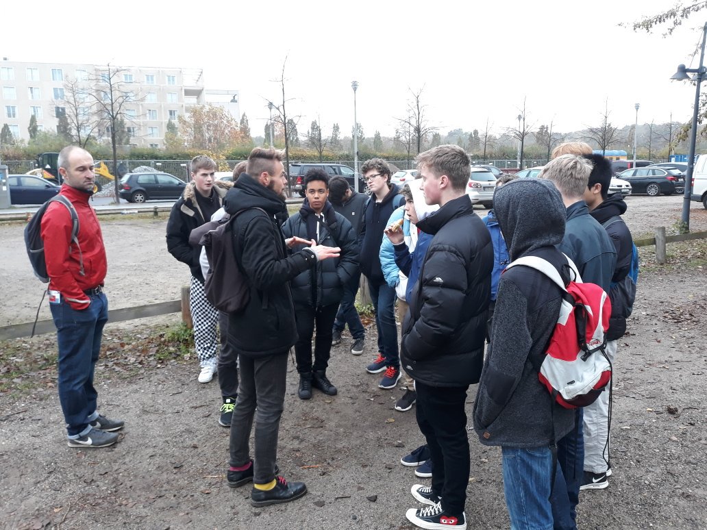 DC_DesignTech's tweet image. Standing in the exact spot were Adolf Hitler died #Berlin