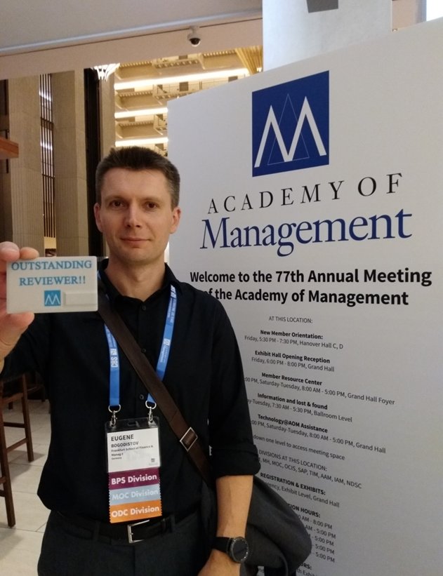 ProcessLab's tweet image. Dr. Yevgen Bogodistov gewinnt den Outstanding Reviewer Award von der Academy of Management in Atlanta. 

#Processlab #FrankfurtSchool