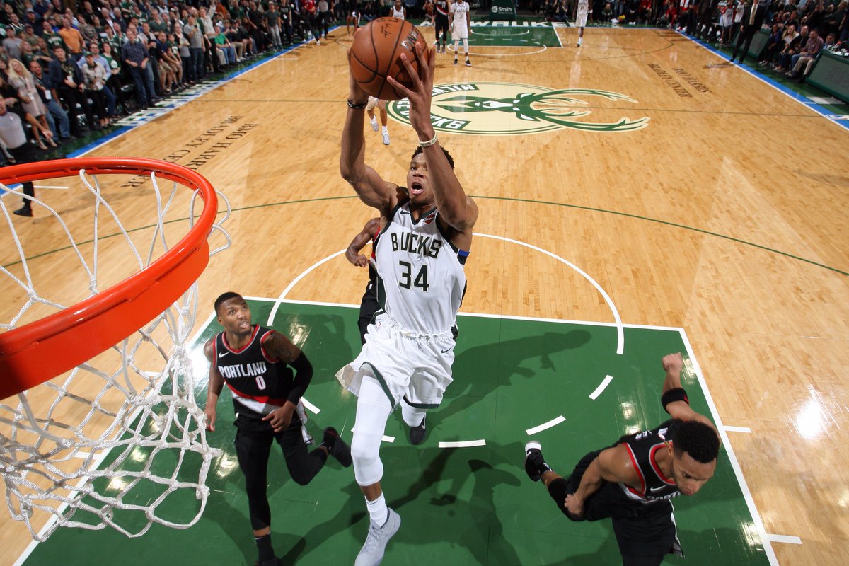 nbastats's tweet photo. Giannis Watch:

147 PTS
43 REB
21 AST

No player in @NBAHistory has that many PTS, REB &amp; AST through the first 4 games of a season. https://t.co/X3RtWEd1bD