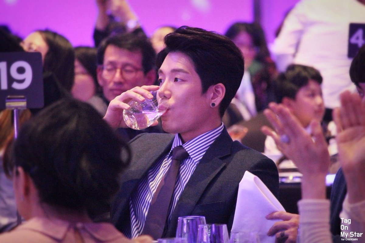 Timeless_IAM's tweet photo. #171023 #LBMA #아시아톱가수상
#2AM #옴므 #가수 #이창민
수상 축하해요🎉🎉🎉🎉
@2AMCHANGMIN https://t.co/MbphL1BGqg