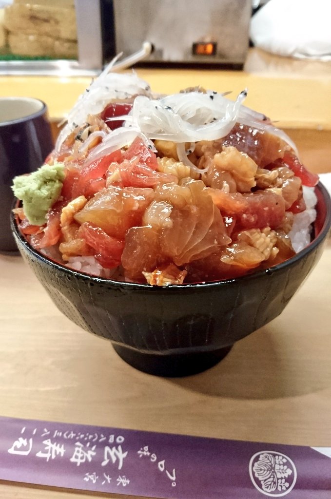まんどく V Twitter ダーさんのツイートに触発されて本日のランチは東大宮の玄海寿司へ ばらちらし大盛を頂きましたが 凄いボリュームでした イカ タコの食感が良かった そして何故かテレビ取材があり 某番組以来久しく無かったインタビューを受けることになって まんどく V Twitter ダーさんのツイートに触発されて本日のランチは東大宮の玄海寿司へ ばらちらし大盛を頂きましたが 凄いボリュームでした イカ タコの食感が良かった そして何故かテレビ取材があり 某番組以来久しく無かったインタビューを受けることになって