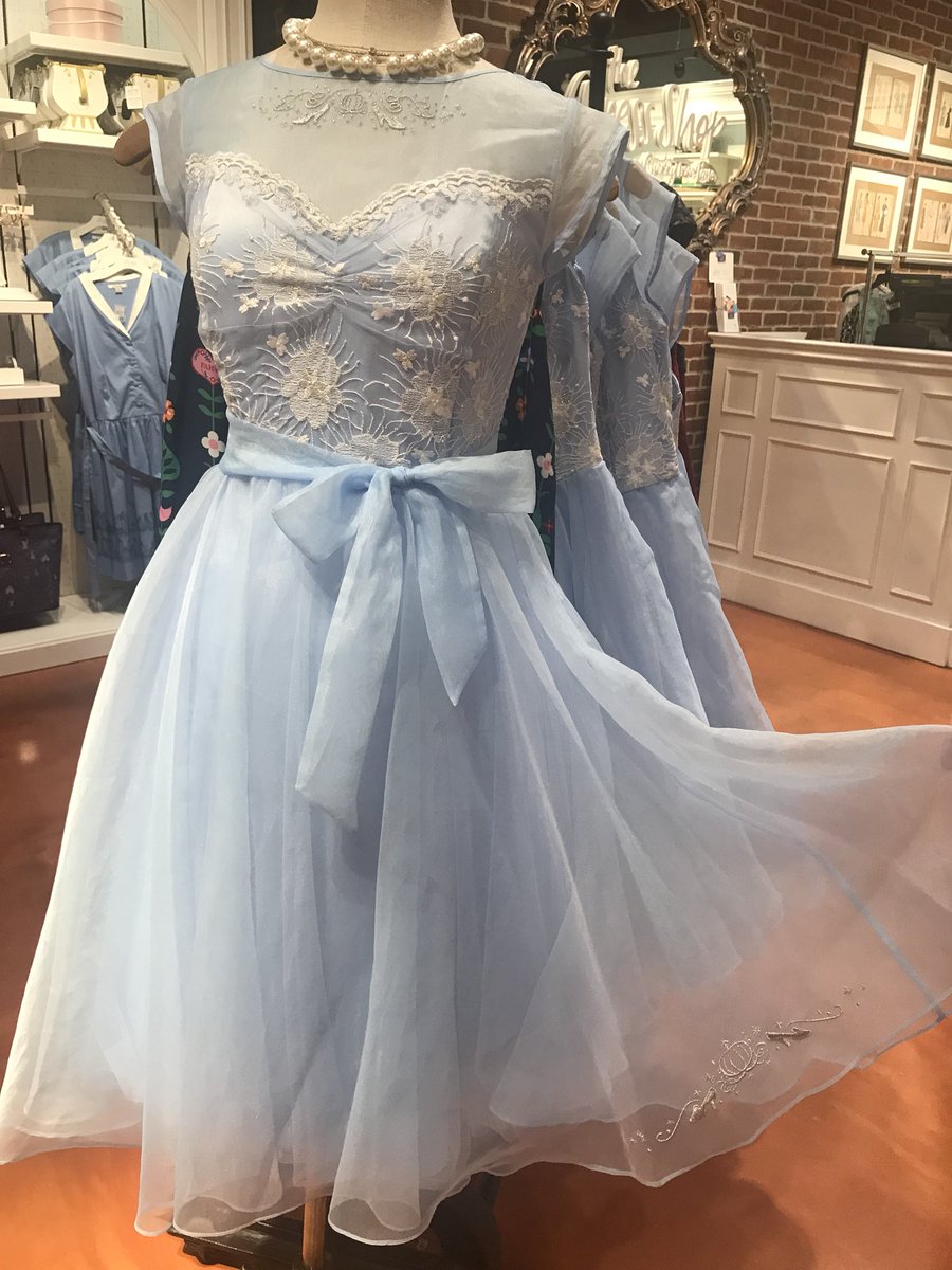 pineapplebath_'s tweet photo. DIS IS SO CUTE. Can I haz? Kthxbai 😊 #DisneyAddicted https://t.co/bUerj9nETw