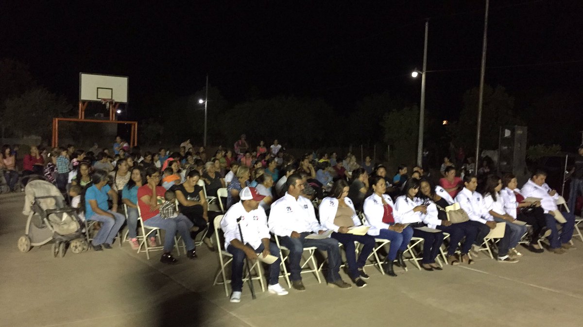 badillajuanj's tweet photo. 250 personas en carbo, dirigente juan badilla "estamos en movimiento" #ROBLESPOMPA #CNOPNacional #CNOPSONORA_ #PRISonora #gtzsanchezmx https://t.co/698YDtG466
