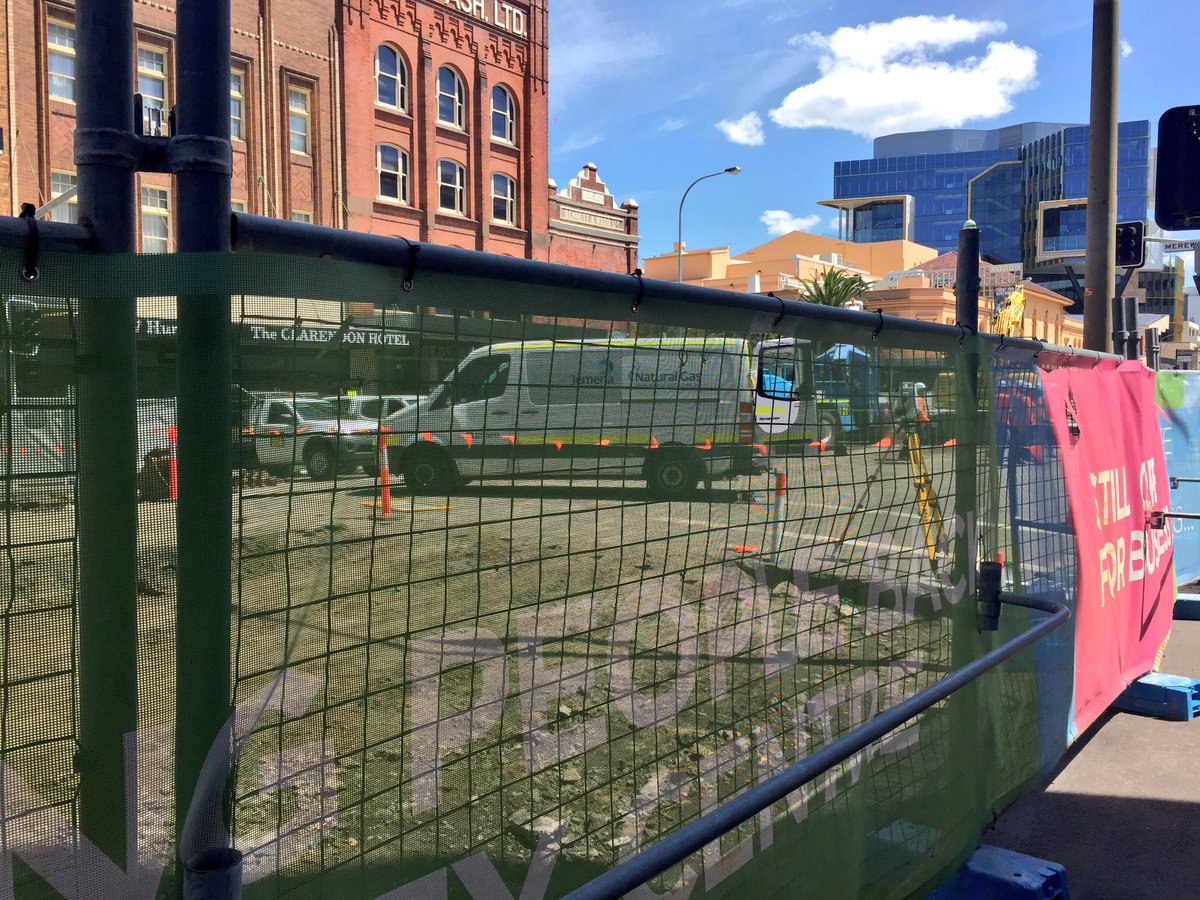 lakemacresident's tweet photo. Jemena on the scene of gas leak in Hunter Street. @newcastleherald @1233newcastle https://t.co/3JiV1atN7T