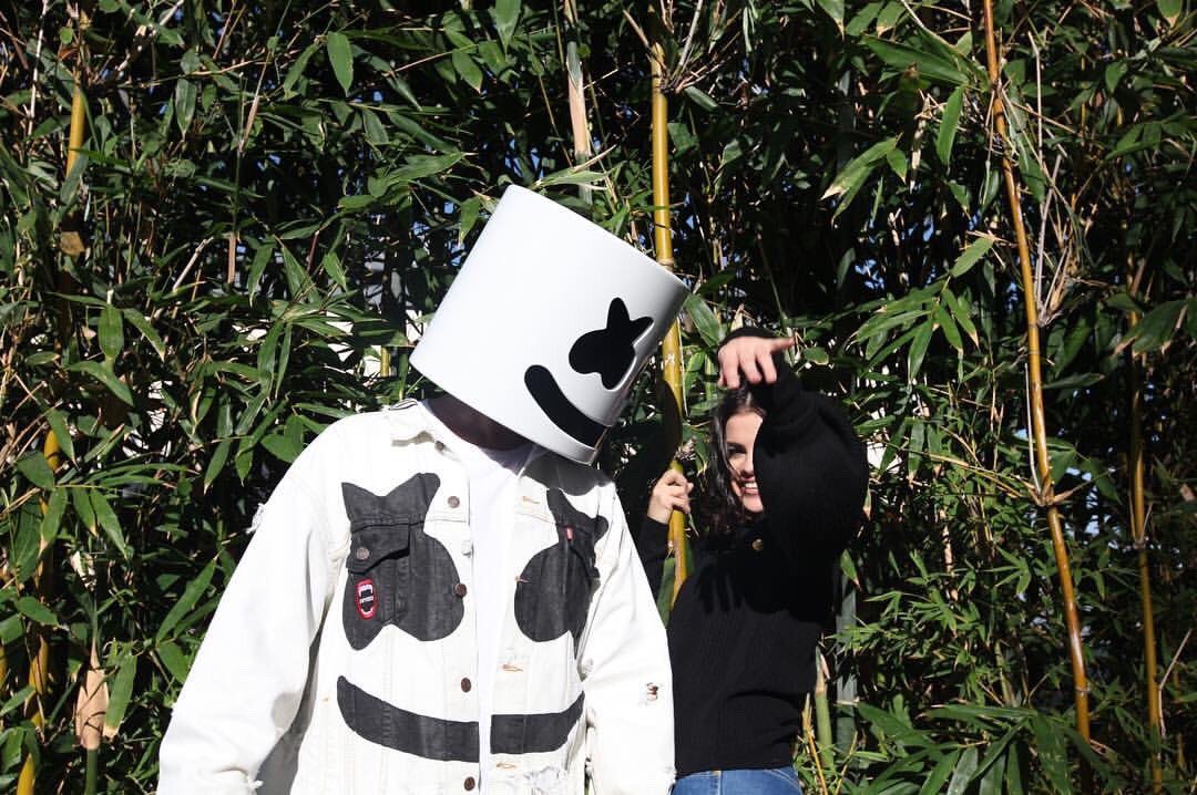 SelenatorRtweet's tweet photo. ๐บ๐
#WOLVES
@selenagomez x @marshmellomusic
#WolvesTOMORROW
#WolvesAtMIDNIGHT
#WolvesOutOctober25th https://t.co/M5mbnEuGA4