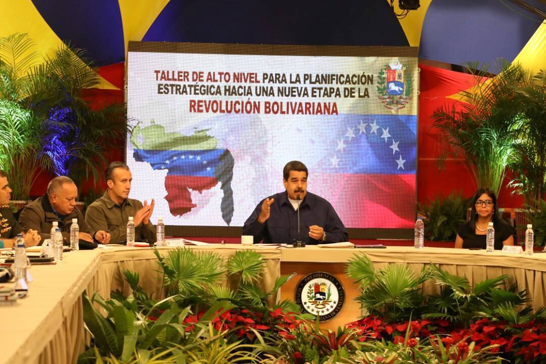 rafaelcalles's tweet photo. En el Taller de Planificación con el presidente @NicolásMaduro acompañado  por todos los gobernadores  Bolivarianos @TareckPSUV https://t.co/x6gMCXaNxr