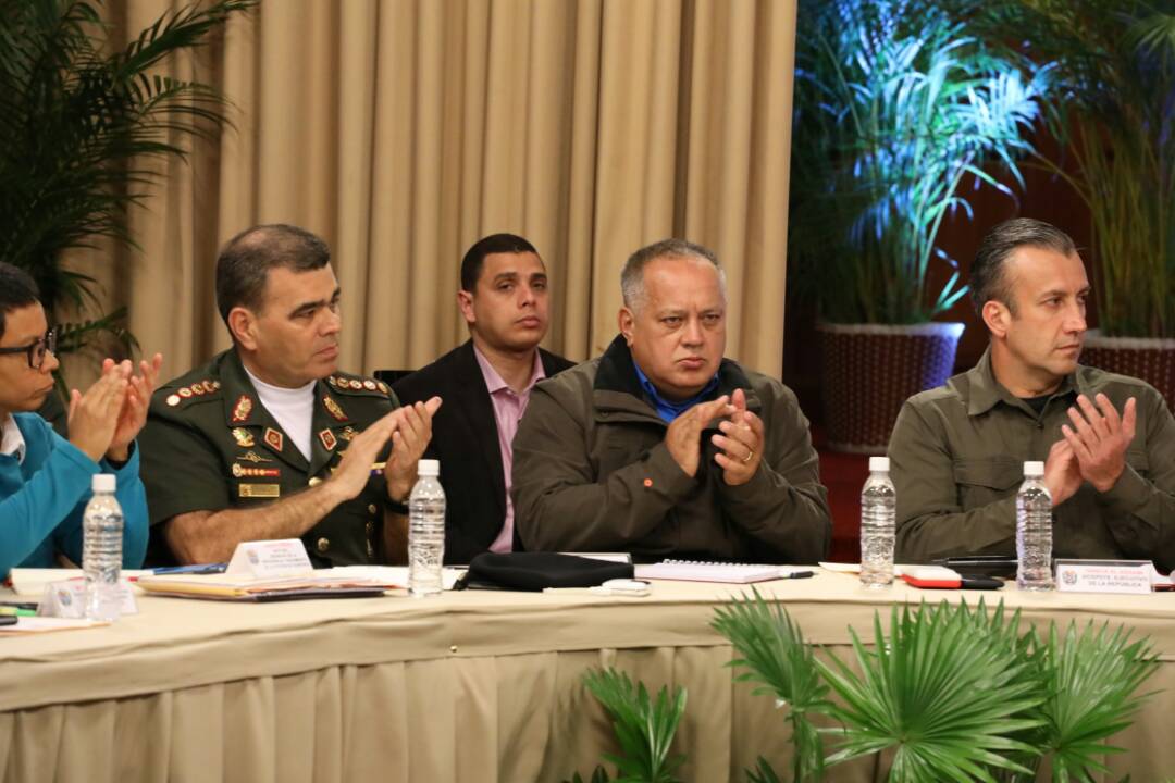 rafaelcalles's tweet photo. En el Taller de Planificación con el presidente @NicolásMaduro acompañado  por todos los gobernadores  Bolivarianos @TareckPSUV https://t.co/x6gMCXaNxr