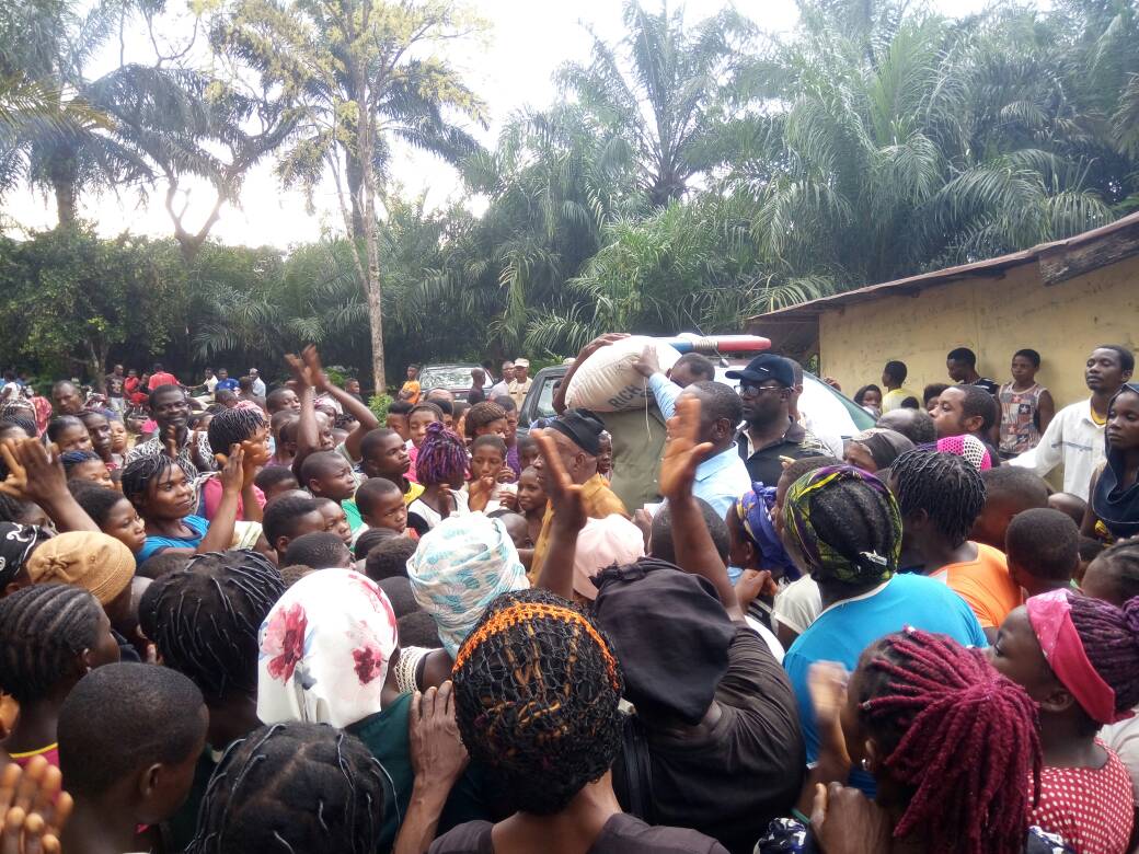 YvonneMor1's tweet photo. Women and children fleeing from the brutal regime
#GodHelpSouthernCameroon
#ActNow
#StopTheGenocite https://t.co/wxPCihqVCt