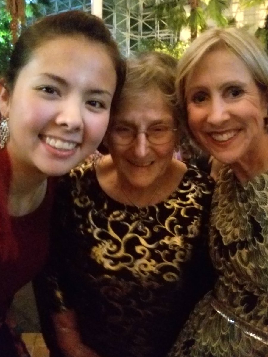 AdrianSBoulter's tweet photo. What an epic experience at #FNCE. Moments like these make me ask myself, how am I so blessed? @donnamartinrd @NevaRDLD @MarthaRew https://t.co/y8XIlHMDCO
