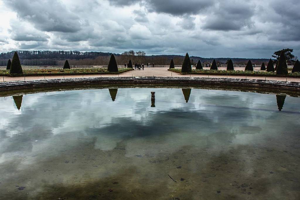 davidpinton6's tweet photo. Le ciel qui vient, qui me rappelle ce que je fut, renonce au vertige de la rencontre.
#photo #paris #versailles #france #sky #clouds #skyph… https://t.co/e3ohCPVEYt