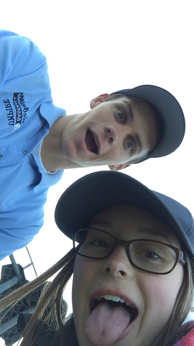 daniellereiber7's tweet photo. crap i'm late but happy birthday!!! hope you guys had a great day🎊miss you guys!! https://t.co/uNyRTxNuGr